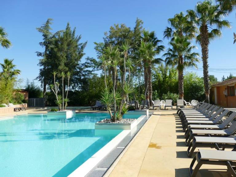 Beautiful chalet with pool & patio | Pets are welcome — photo 3