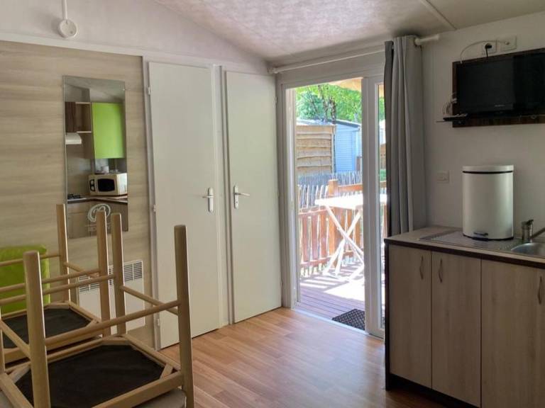 Mobile home with patio | Dogs allowed — photo 5