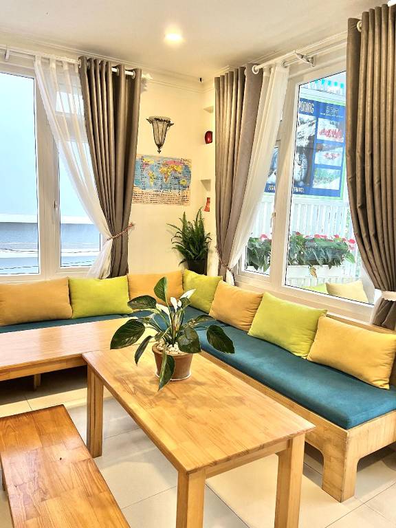 Serviced apartment with patio — photo 5