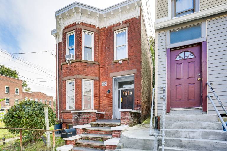 Explore & Work! Stylish Washington Heights Duplex — photo 4