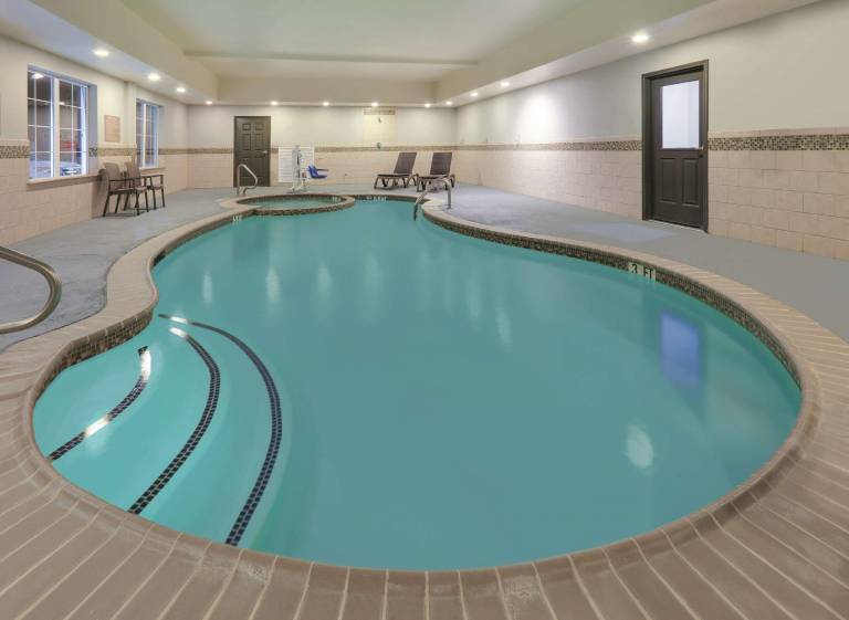 La Quinta Inn & Suites by Wyndham Tyler South — photo 3