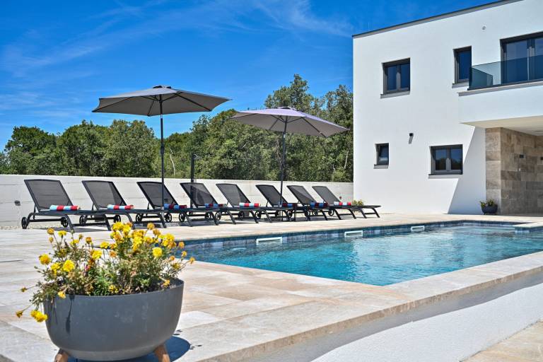 Child-friendly ample villa with yard, terrace & private pool | Pet-friendly in Zadar