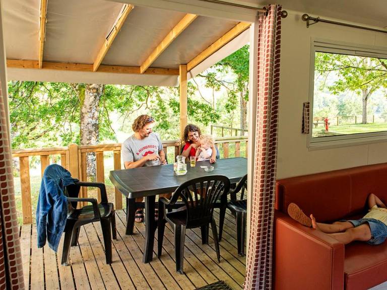 Charming mobile home with terrace & pool | Dogs allowed — photo 4