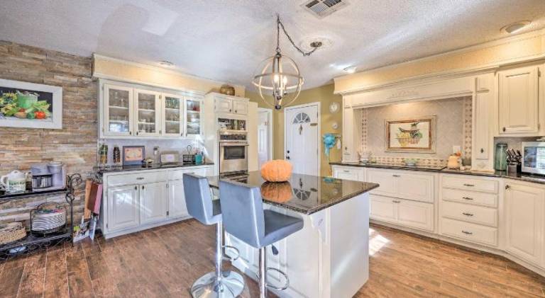 Lovely villa | Dogs allowed in Rogers, AR