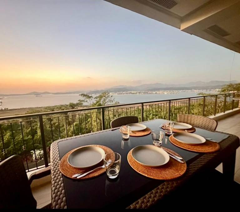 Rental apartment with grill, yard & pool | Suitable for remote work | Pets allowed in Morong