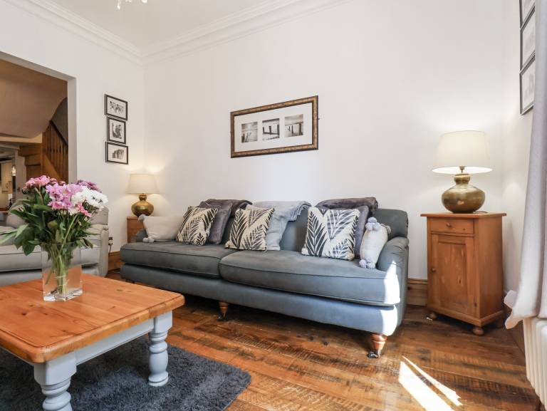 Cottage with yard | Beach view in Whitby