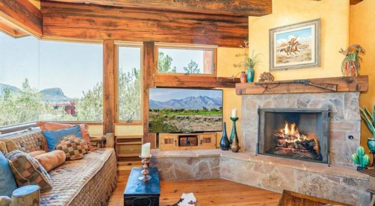 Pleasant vacation home with pool | Pets are welcome — photo 2