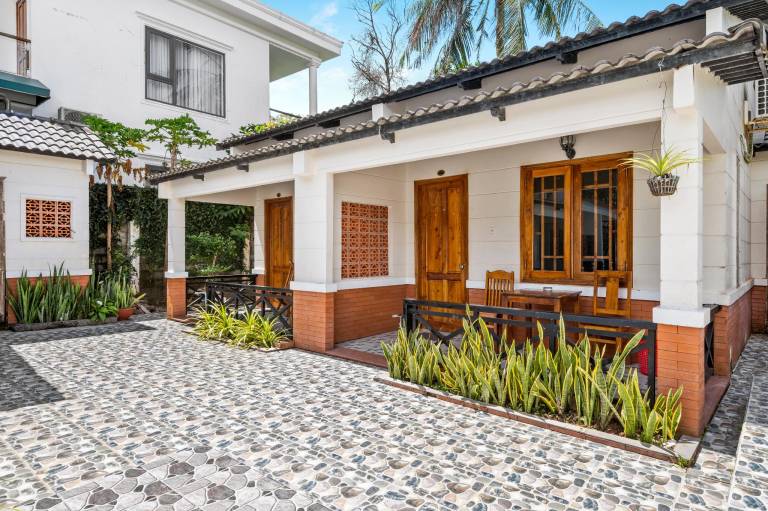 Bungalow with pool, barbecue & patio | Beach nearby | Pets are welcome — photo 2
