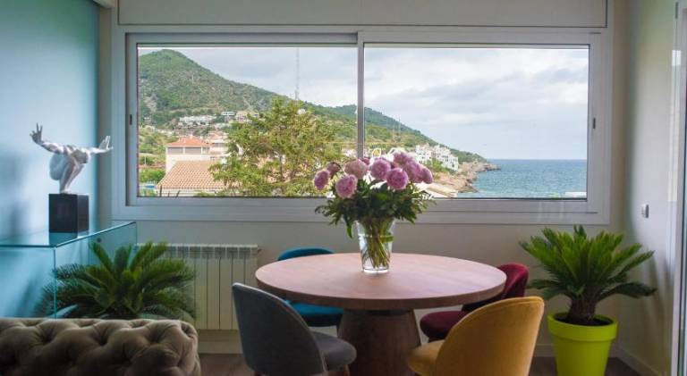 Holiday apartment with private pool, patio & yard in Sitges