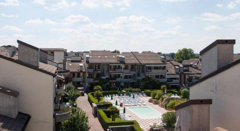 Charming serviced apartment with patio, pool & barbecue | Pet-friendly — photo 4