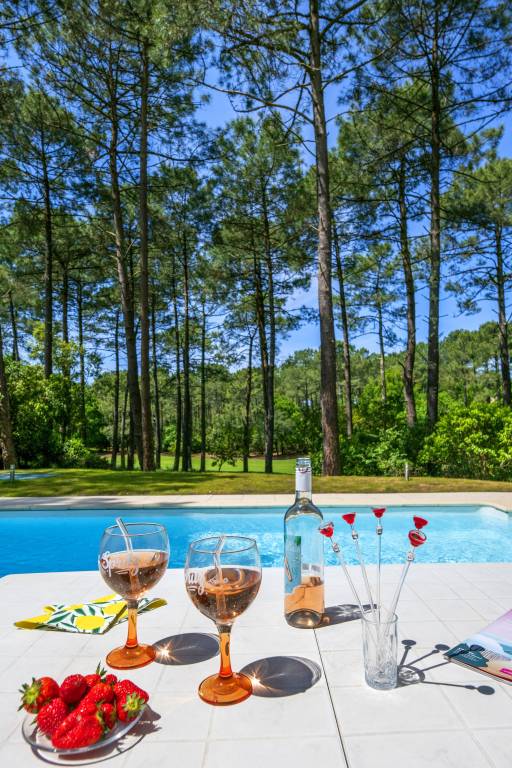 Family-oriented big villa with yard, terrace & pool | Golf view | Pets are welcome — photo 4