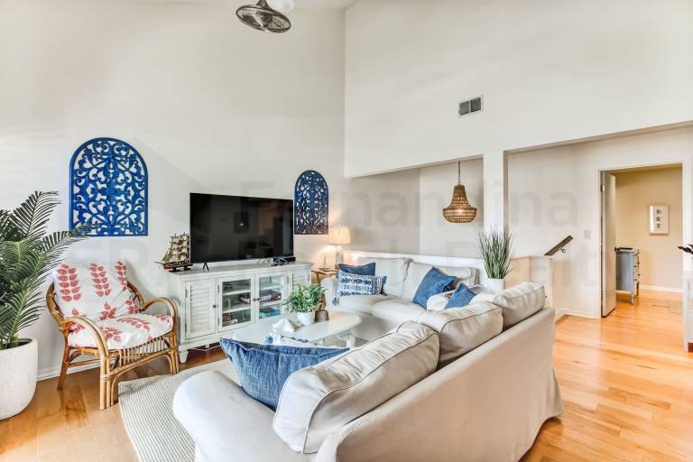 Condo with pool | Sea view — photo 2