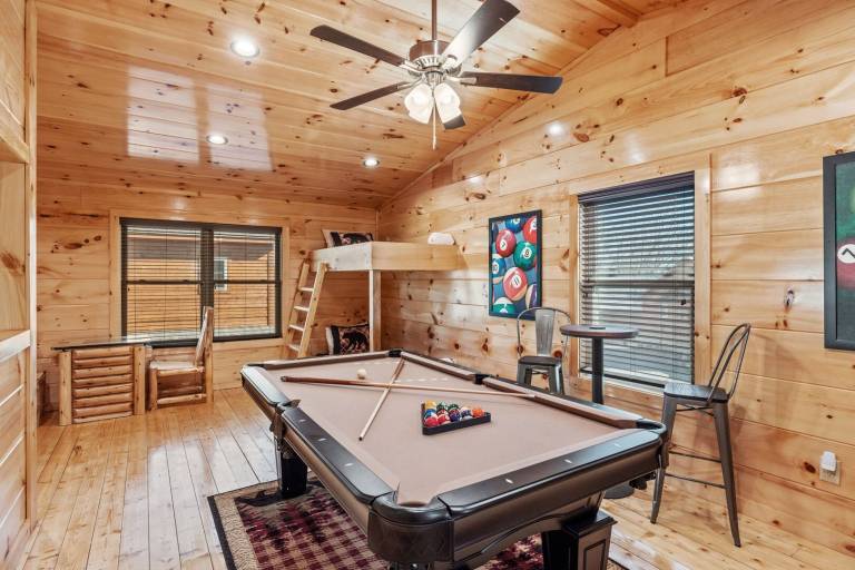Dolly Bear Hideaway is a beautiful log cabin located less than a mile from the Pigeon Forge strip! — photo 2