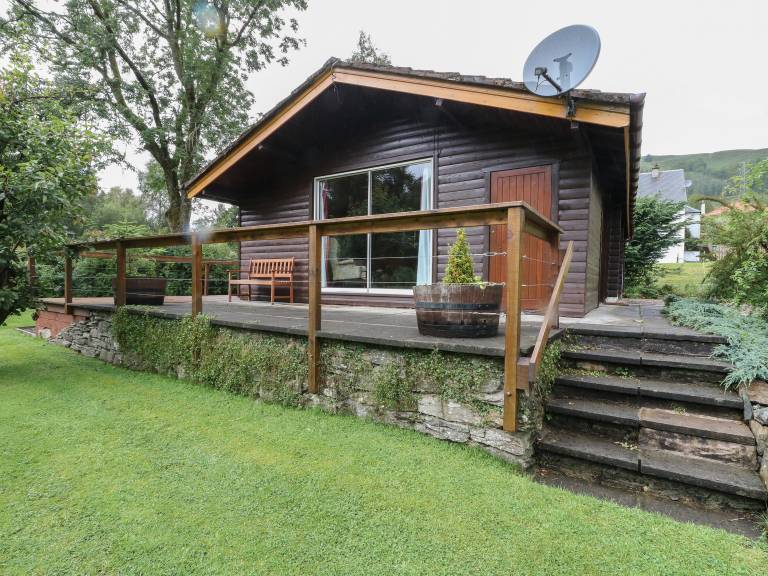 Child-friendly nice cottage with yard | Near Falls of Dochart | Pets allowed — photo 3