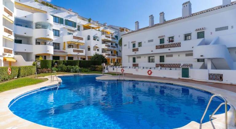 Apartment with pool & patio in Torremolinos