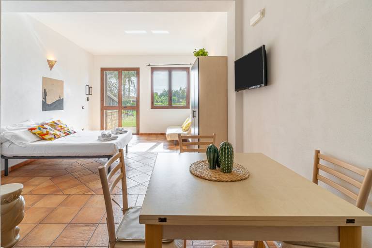 Children-friendly beautiful holiday apartment with pool, yard & jacuzzi | Garden view | Suitable for remote work | Pets allowed in Syracuse