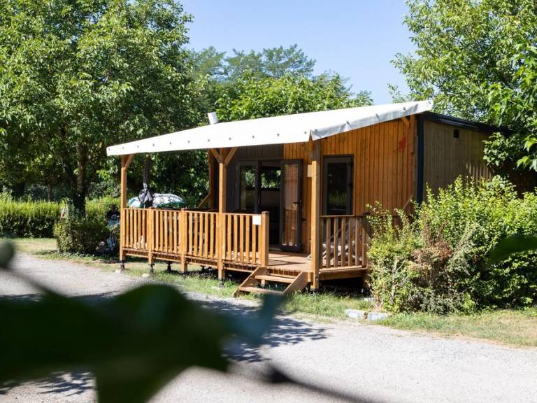 Family-friendly mobile home with heated pool & patio | Pets are welcome — photo 4