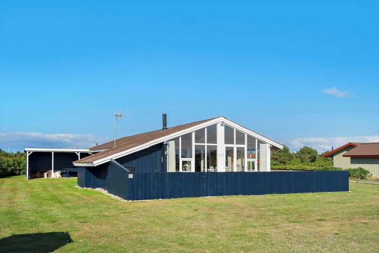 House with BBQ & terrace in Harboore