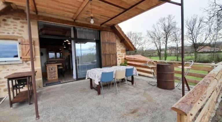 Charming vacation home with yard, pool & patio | Dogs allowed — photo 3