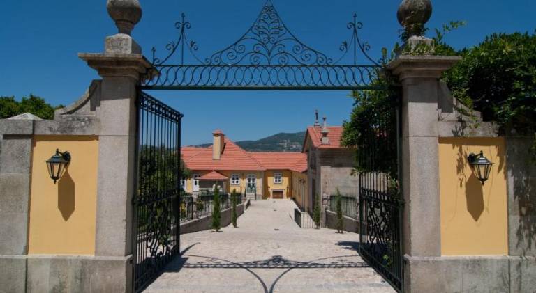 House Santa Cruz do Douro