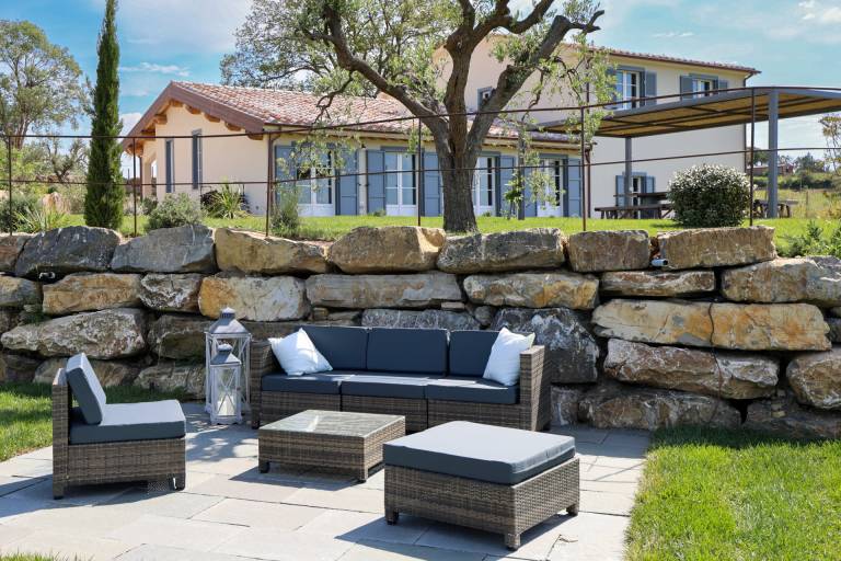 Villa with yard — photo 3