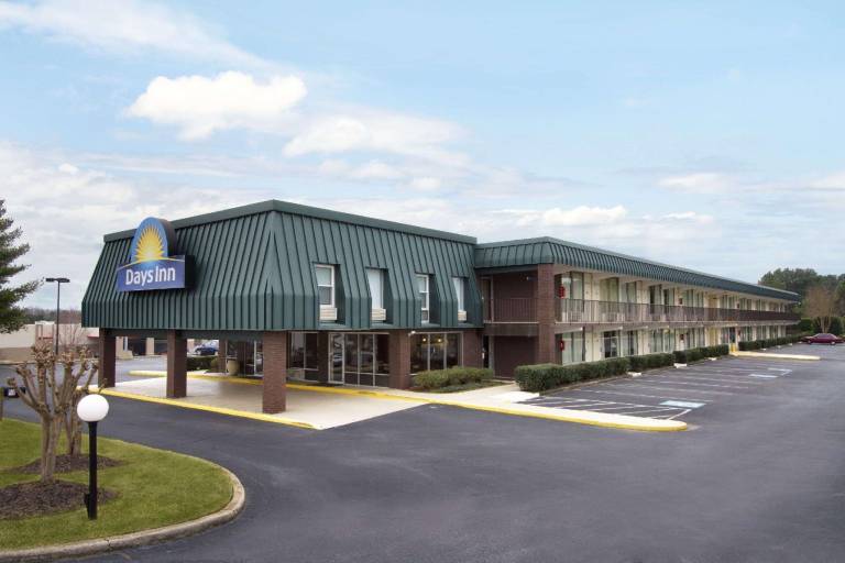 Days Inn by Wyndham Seneca in Seneca, SC