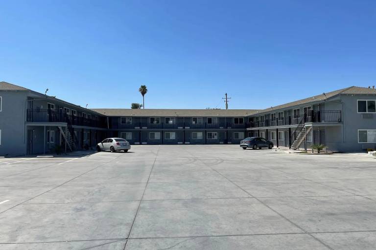 Super 8 by Wyndham Bakersfield CA Near Airport — photo 4