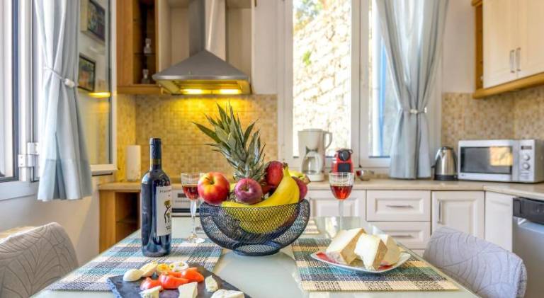 Fully equipped house with private pool, BBQ & garden | Pets are welcome — photo 3
