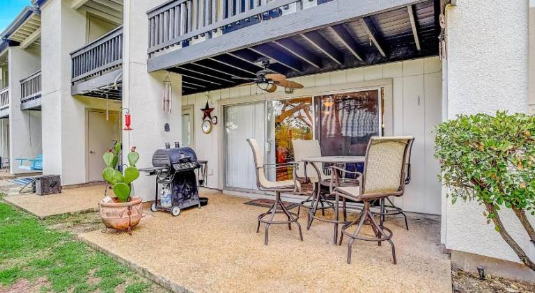 House with 1 room for 4 persons in Canyon, TX