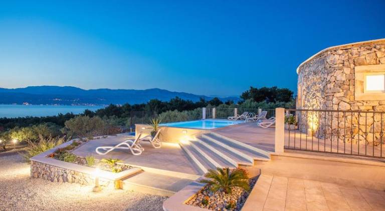 Villa with pool — photo 3