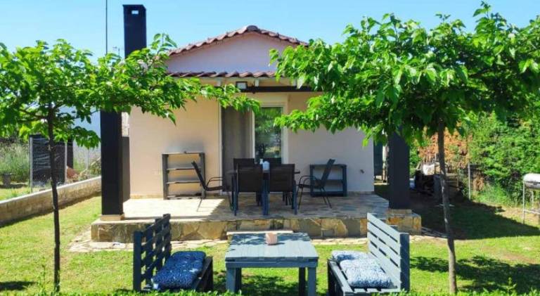 Vacation home with yard, patio & barbeque in Kavala