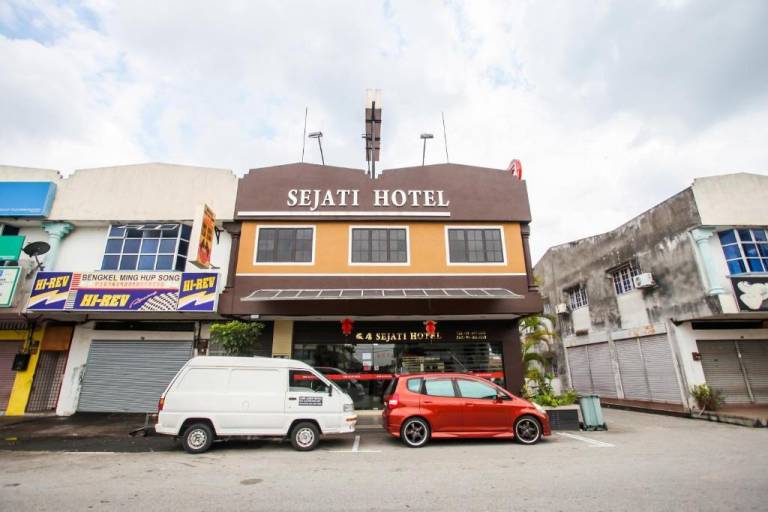 Sejati Hotel