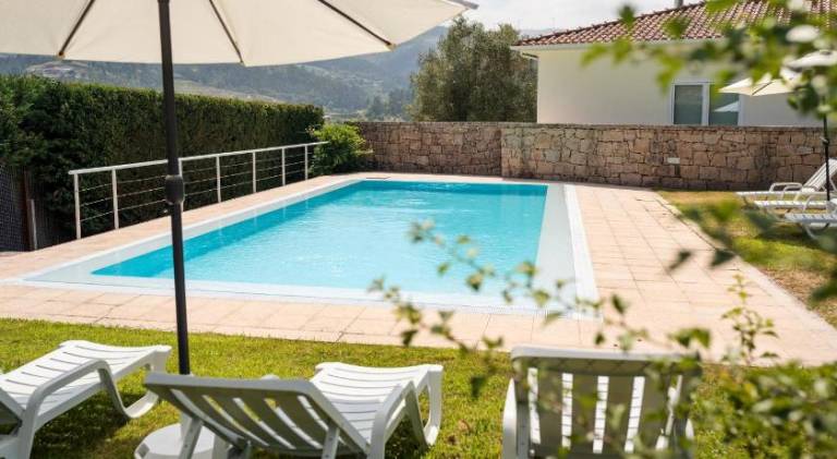 Fully equipped big house with yard, private pool & terrace | Good for workation | Pet-friendly in Braga