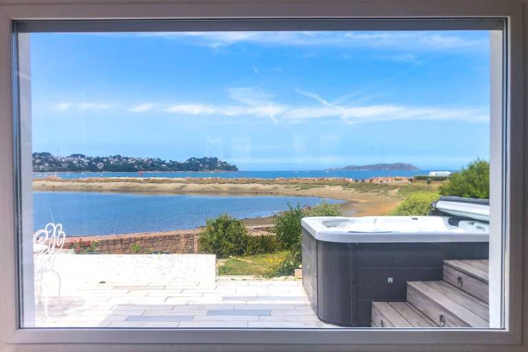 Family-oriented nice house with patio, grill & hot tub | Pets allowed — photo 3