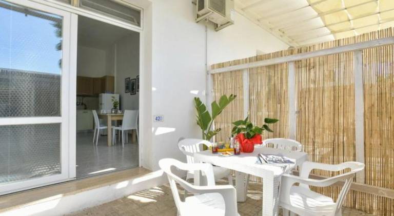 Serviced apartment with garden — photo 4