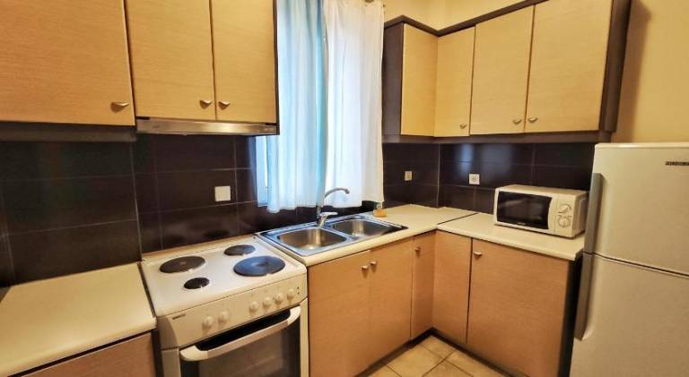 Serviced apartment with pool, patio & yard — photo 5