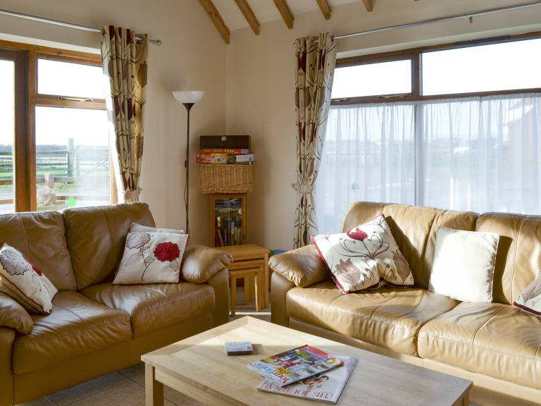 Cottage with barbecue & garden — photo 3