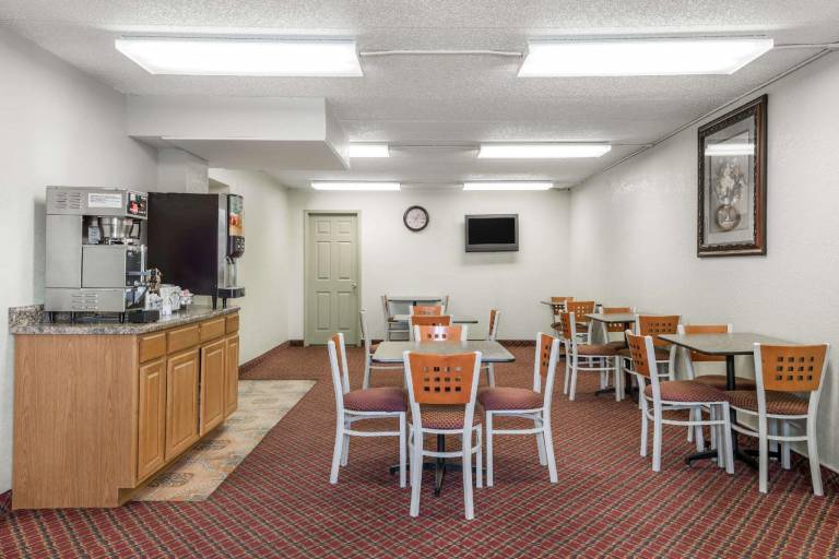 Days Inn & Suites by Wyndham Springfield on I-44 — photo 5