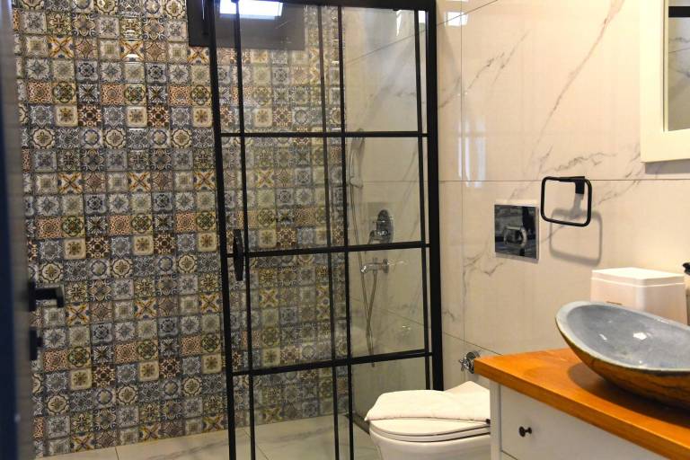 Family-friendly charming rental apartment with private pool & BBQ | Pets allowed — photo 4