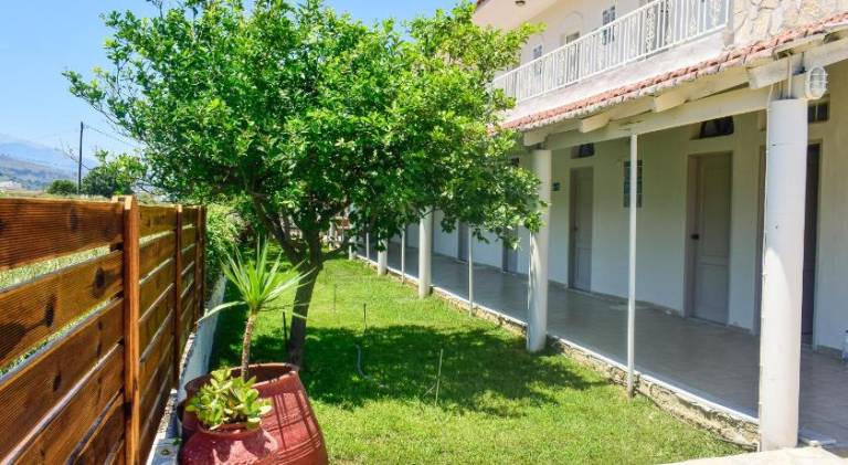 Charming rental apartment with garden, pool & terrace | Pet-friendly — photo 3