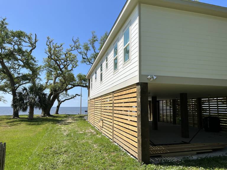 House with yard & patio — photo 3
