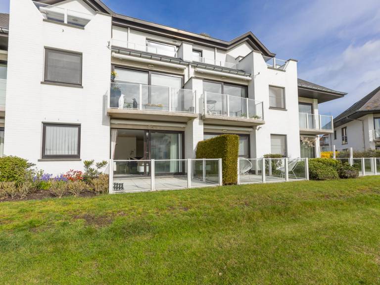 Holiday apartment with pool & terrace in Middelkerke
