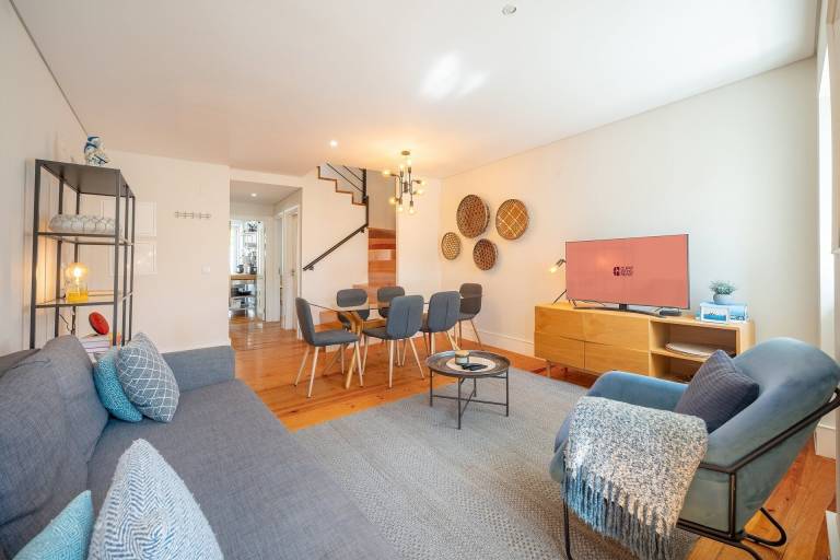 Fully equipped rental apartment | Near São Jorge Castle | City view | Perfect for remote work