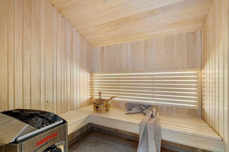Vacation home with hot tub, sauna & patio | Sea view — photo 4
