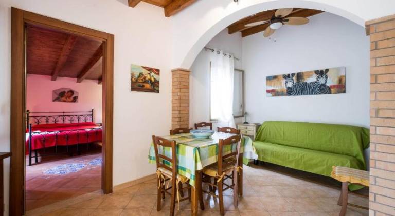 Holiday apartment with patio, grill & garden — photo 4