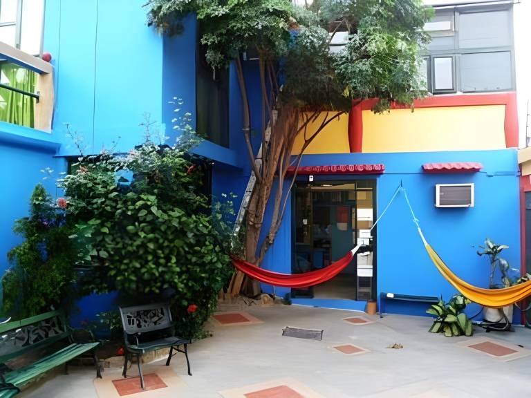 Dreamkapture Hostel close to the airport and bus terminal