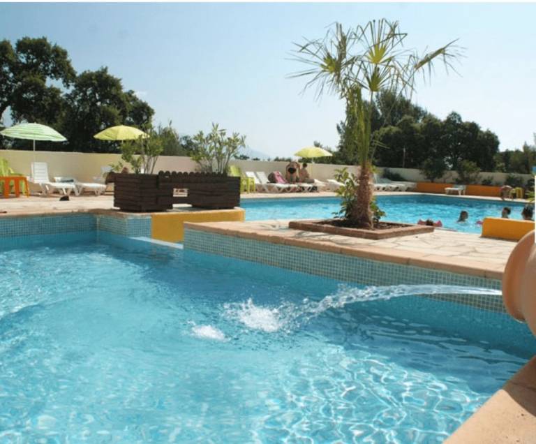 Chalet with pool & yard in Toulon