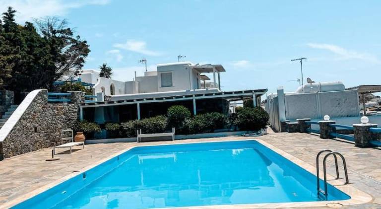 Holiday apartment with pool & patio — photo 4