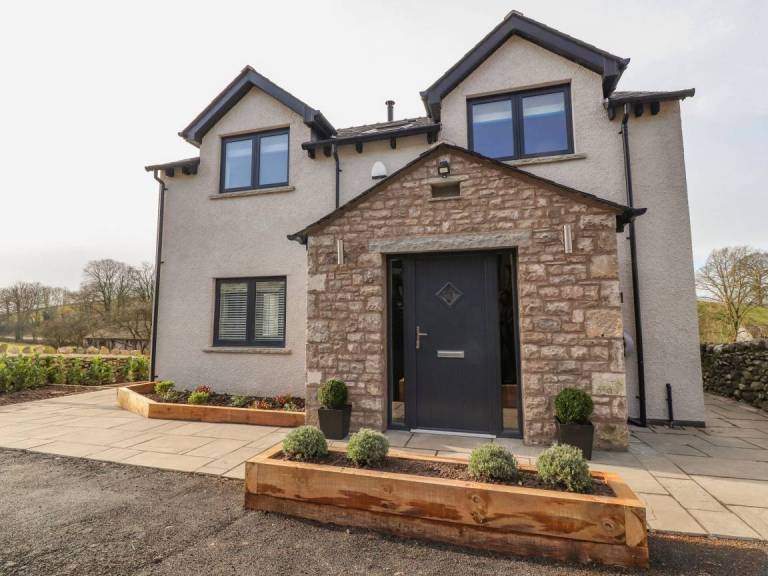 Family-oriented cottage with garden | Pets allowed in Milnthorpe