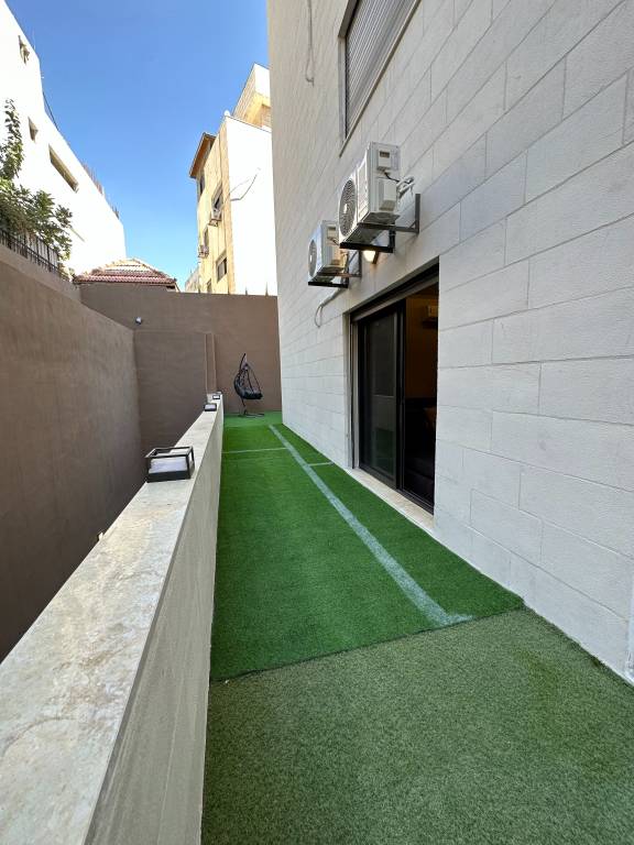 Apartment with terrace & garden — photo 5